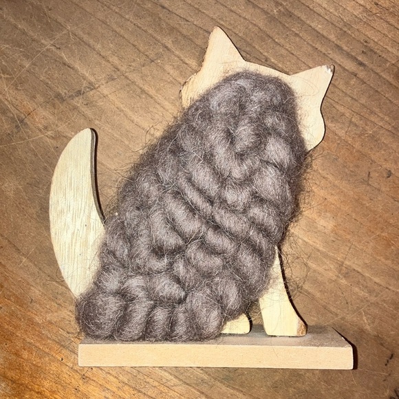 Wooden Fox Figurine with Brown knitted Wool sweater - Picture 3 of 11